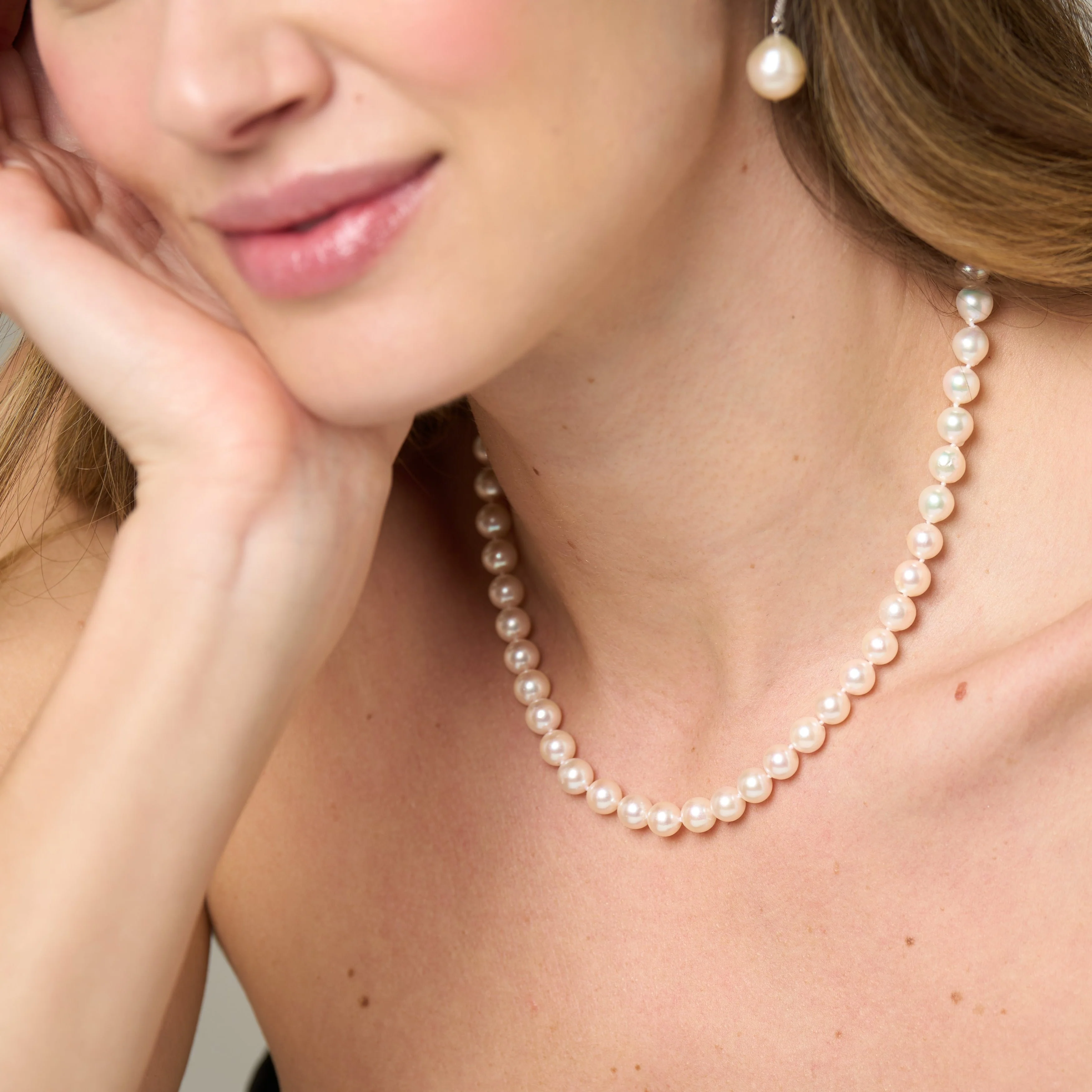 Gratia 7mm almost round cultured akoya pearl necklace on silver plate push button clasp - Image 3