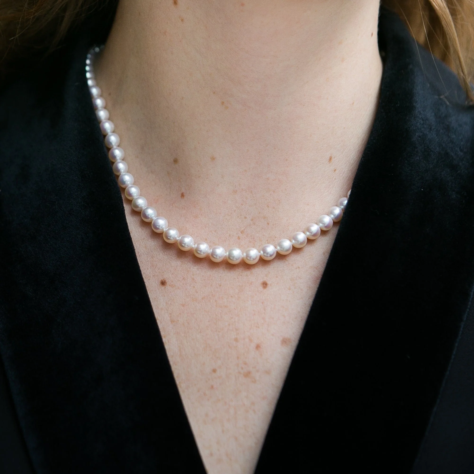 Gratia 7mm almost round cultured akoya pearl necklace on silver plate push button clasp - Image 4