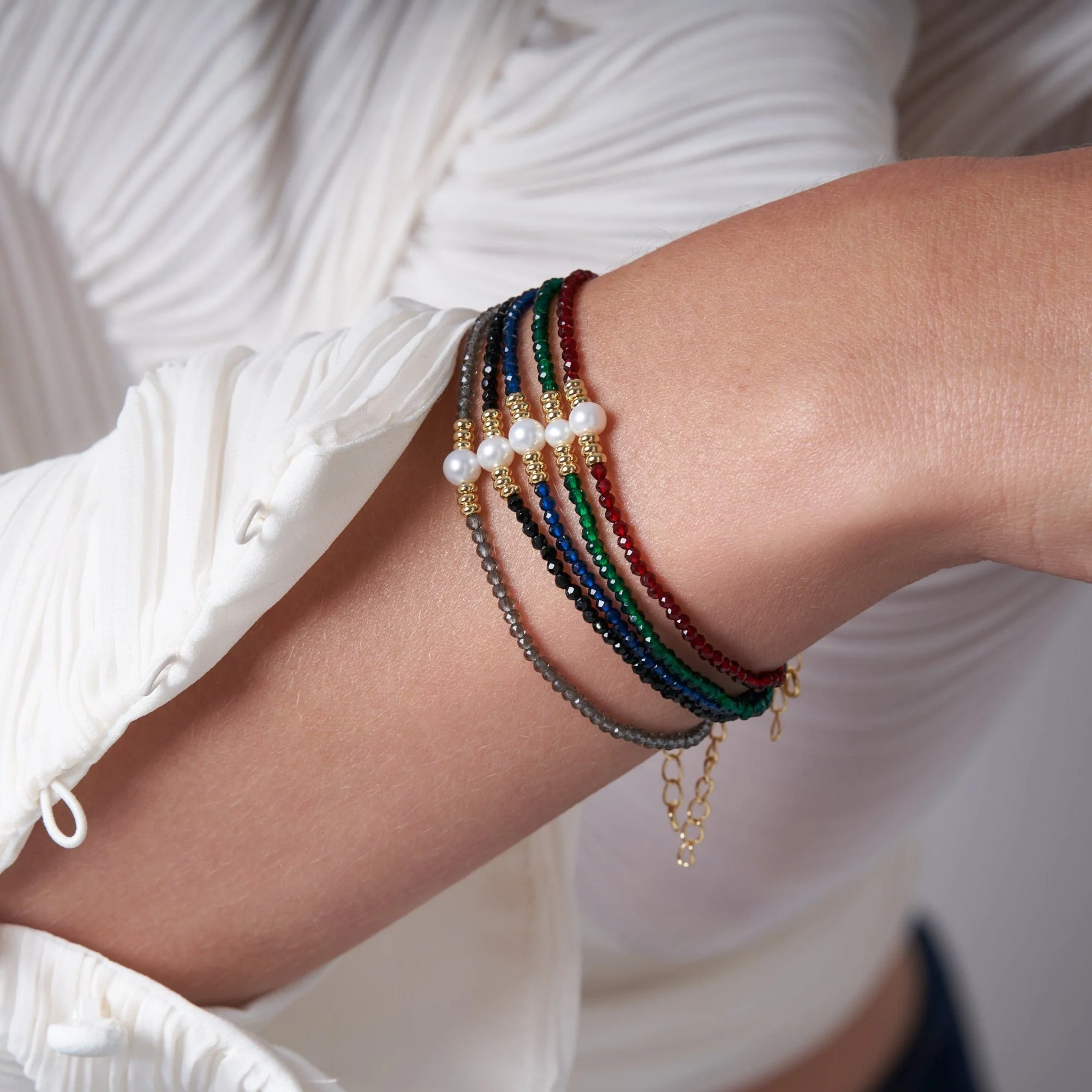 Clara fine blue spinel bracelet with central cultured freshwater pearl - Image 3