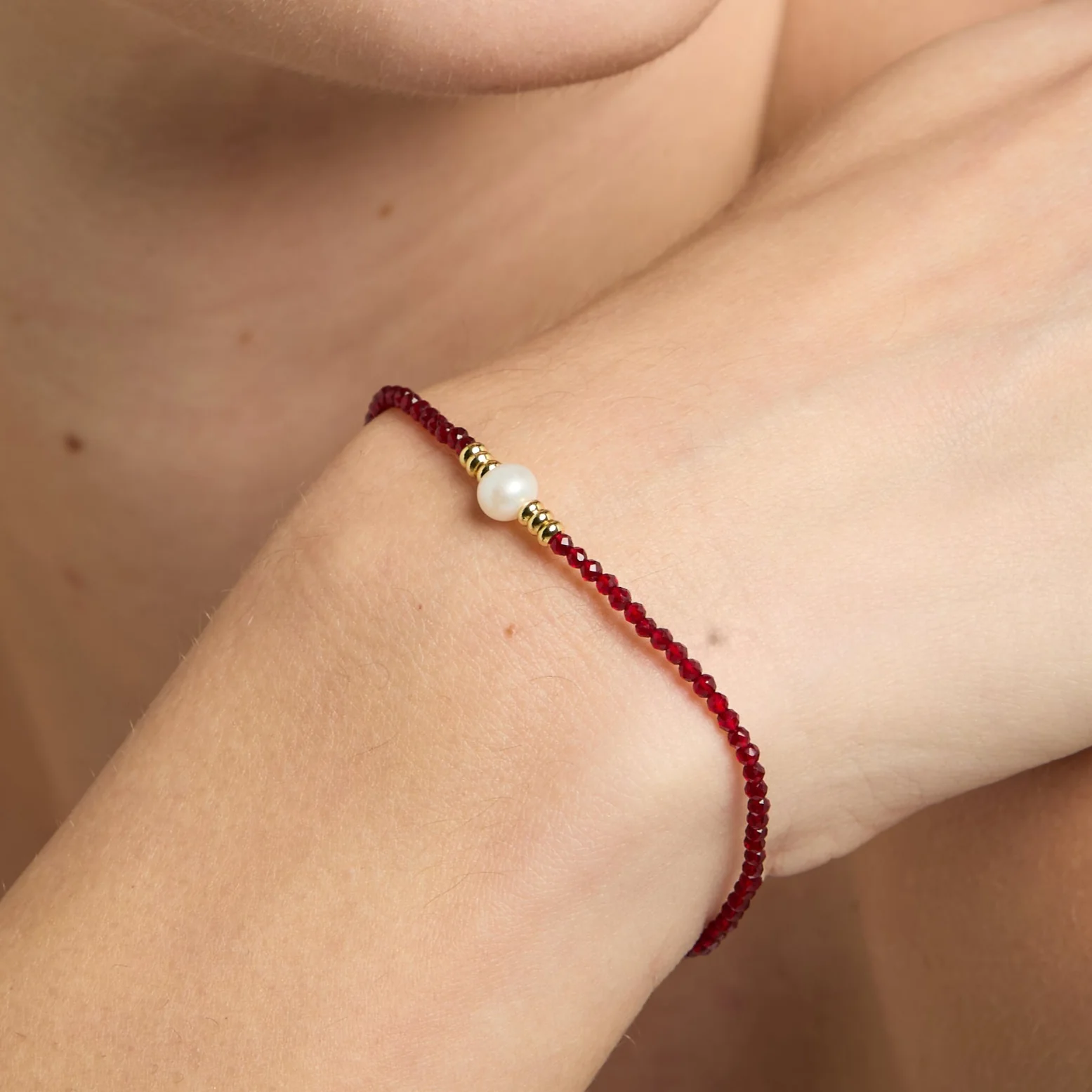 Clara fine red spinel bracelet with central cultured freshwater pearl - Image 2