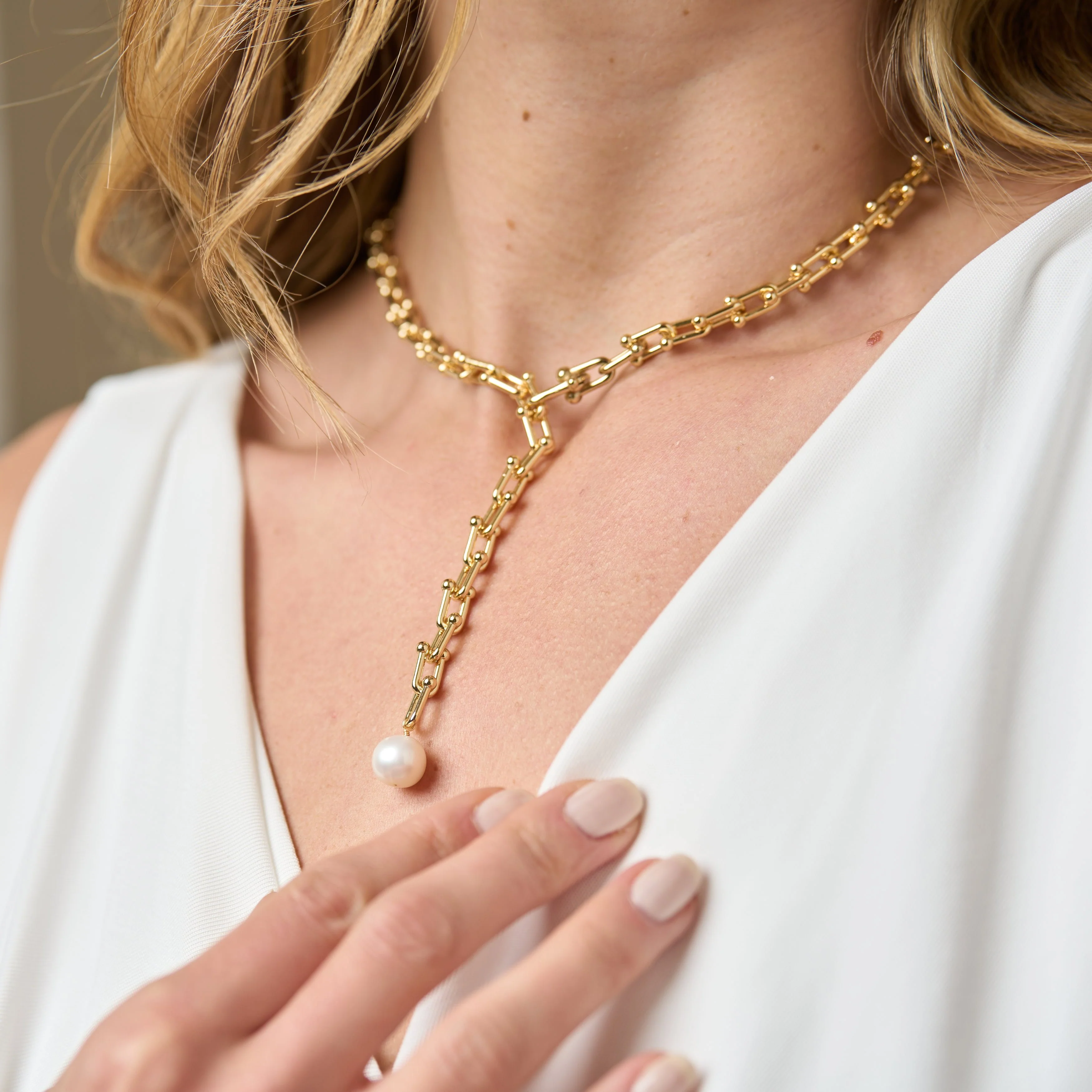Decus cultured freshwater pearl drop on chunky gold chain - Image 2