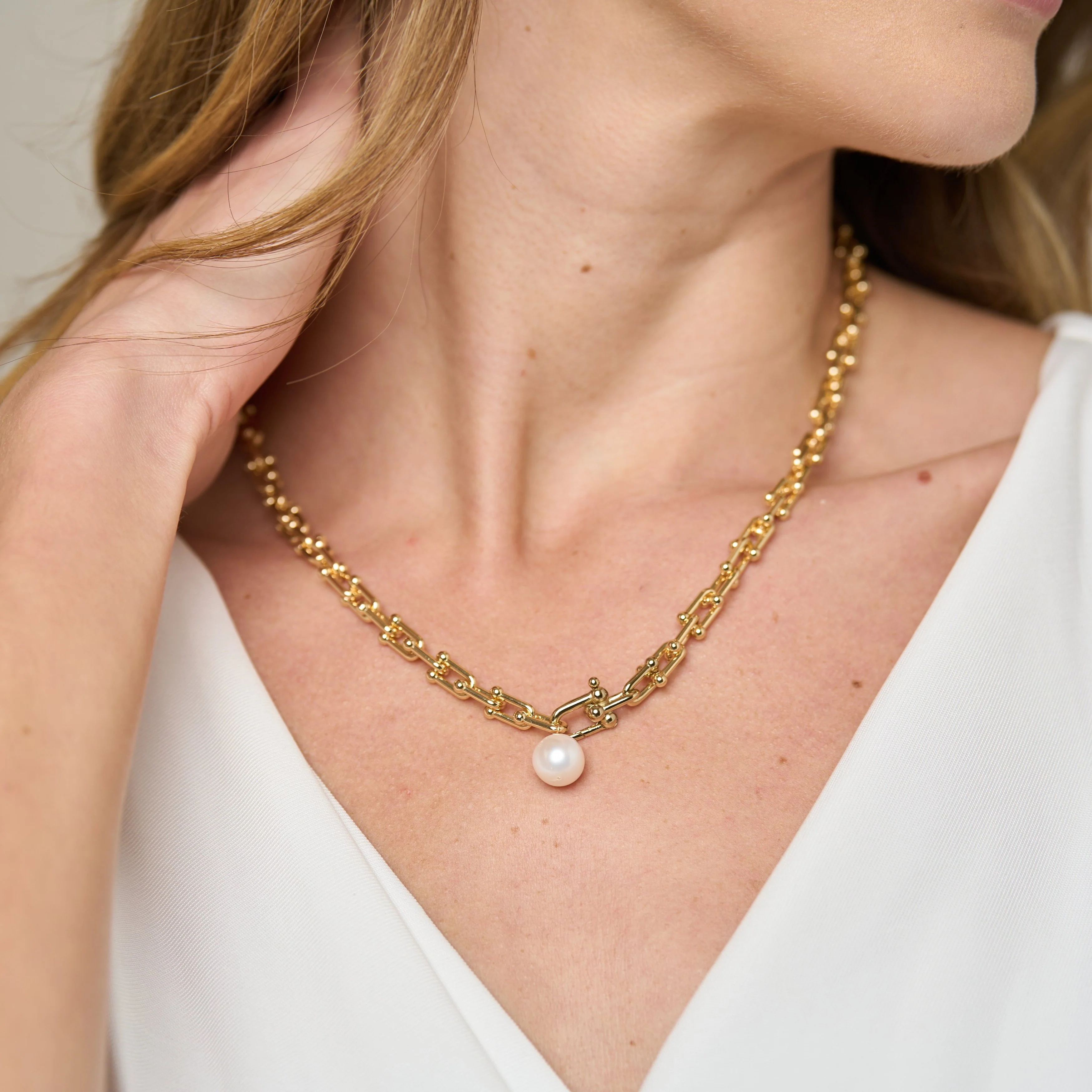 Decus cultured freshwater pearl drop on chunky gold chain - Image 3