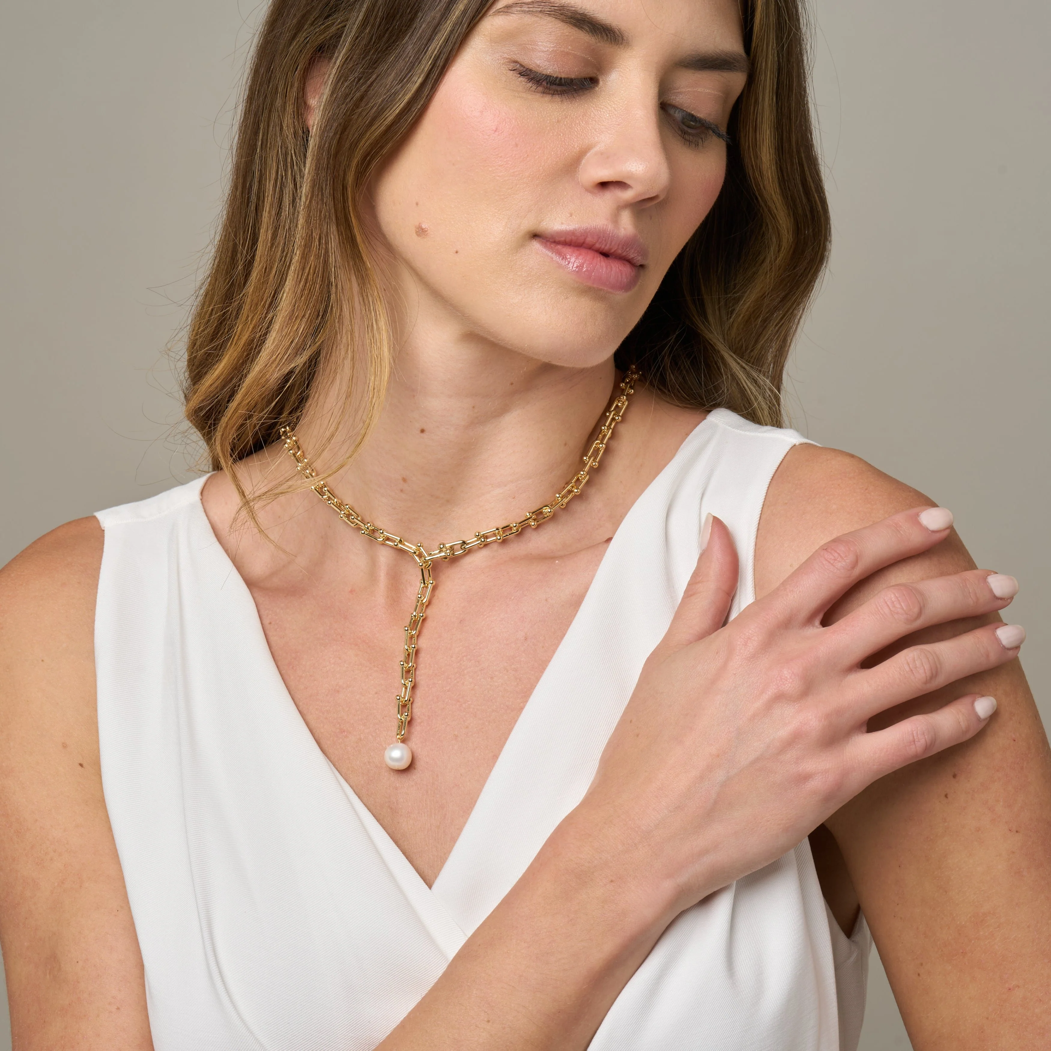 Decus cultured freshwater pearl drop on chunky gold chain - Image 4