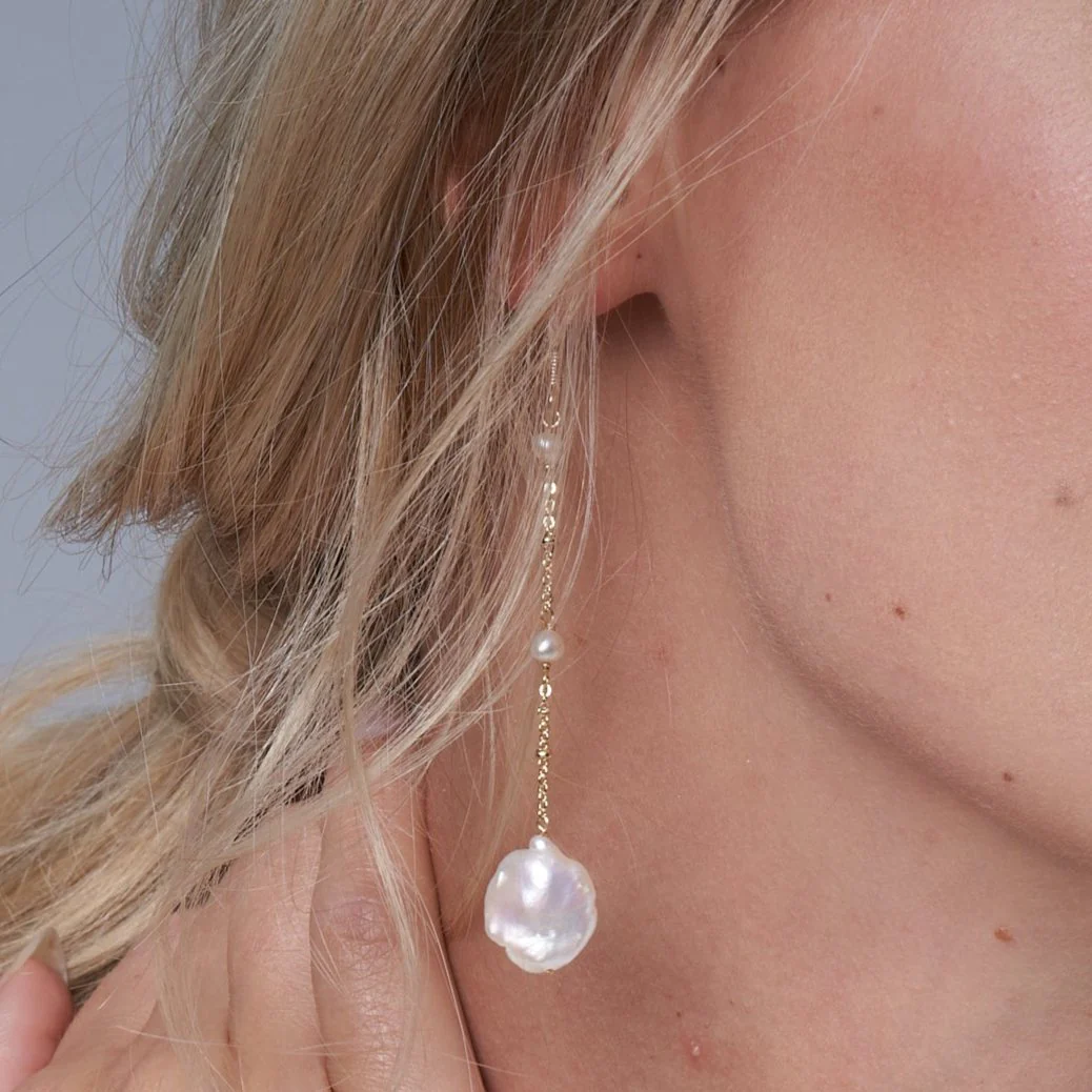 Decus fine chain earrings with keishi pearl drops - Image 2