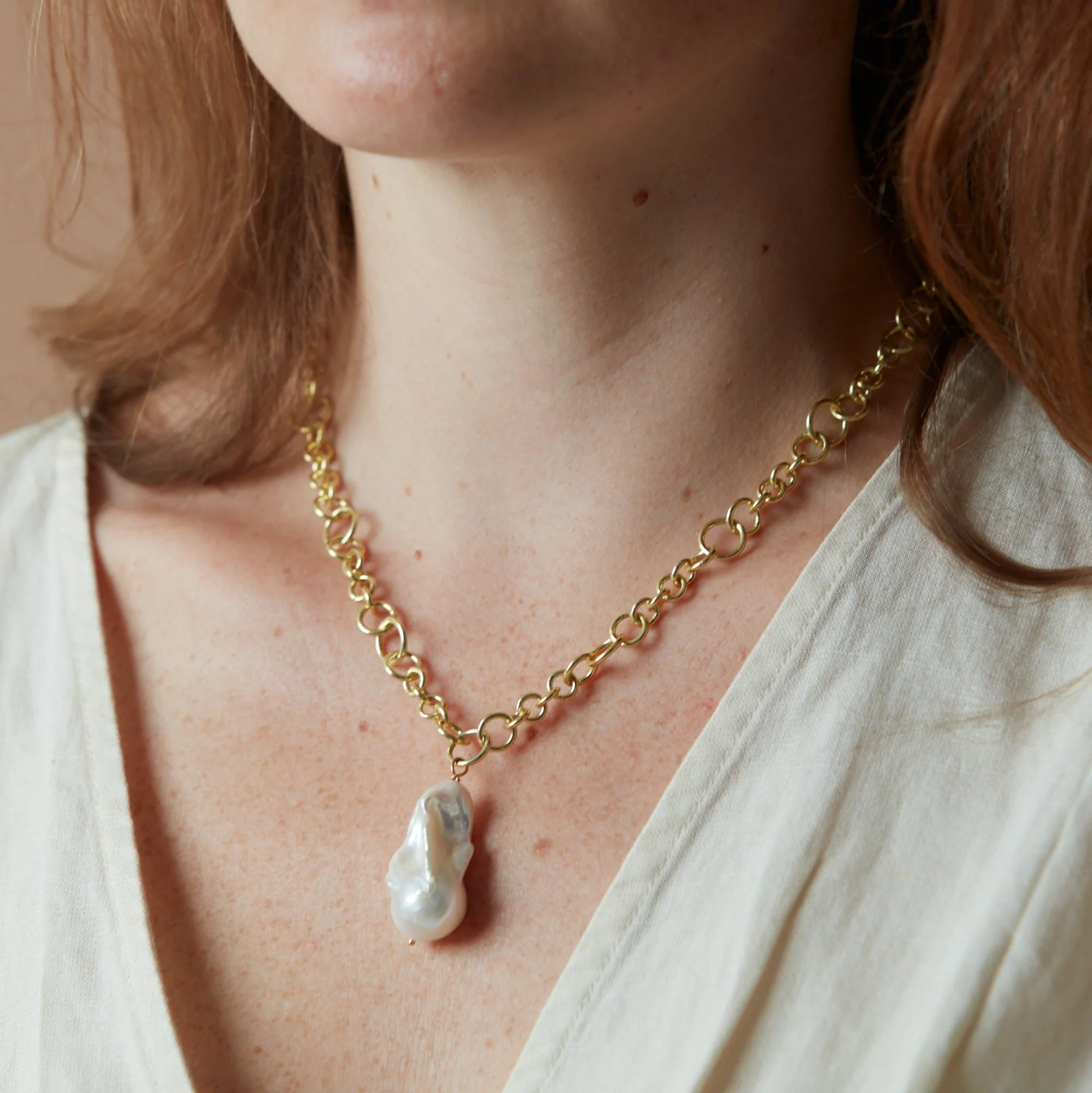 Decus large baroque 'fireball' cultured freshwater pearl drop on chunky gold chain - Image 4