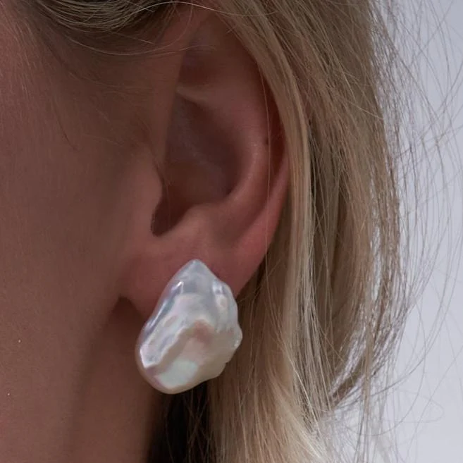 Decus large keishi pearl studs - Image 4