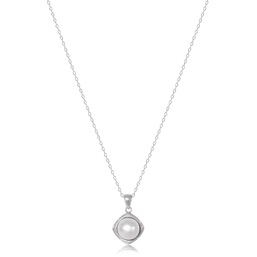 Gratia cultured freshwater pearl pendant set in a silver square