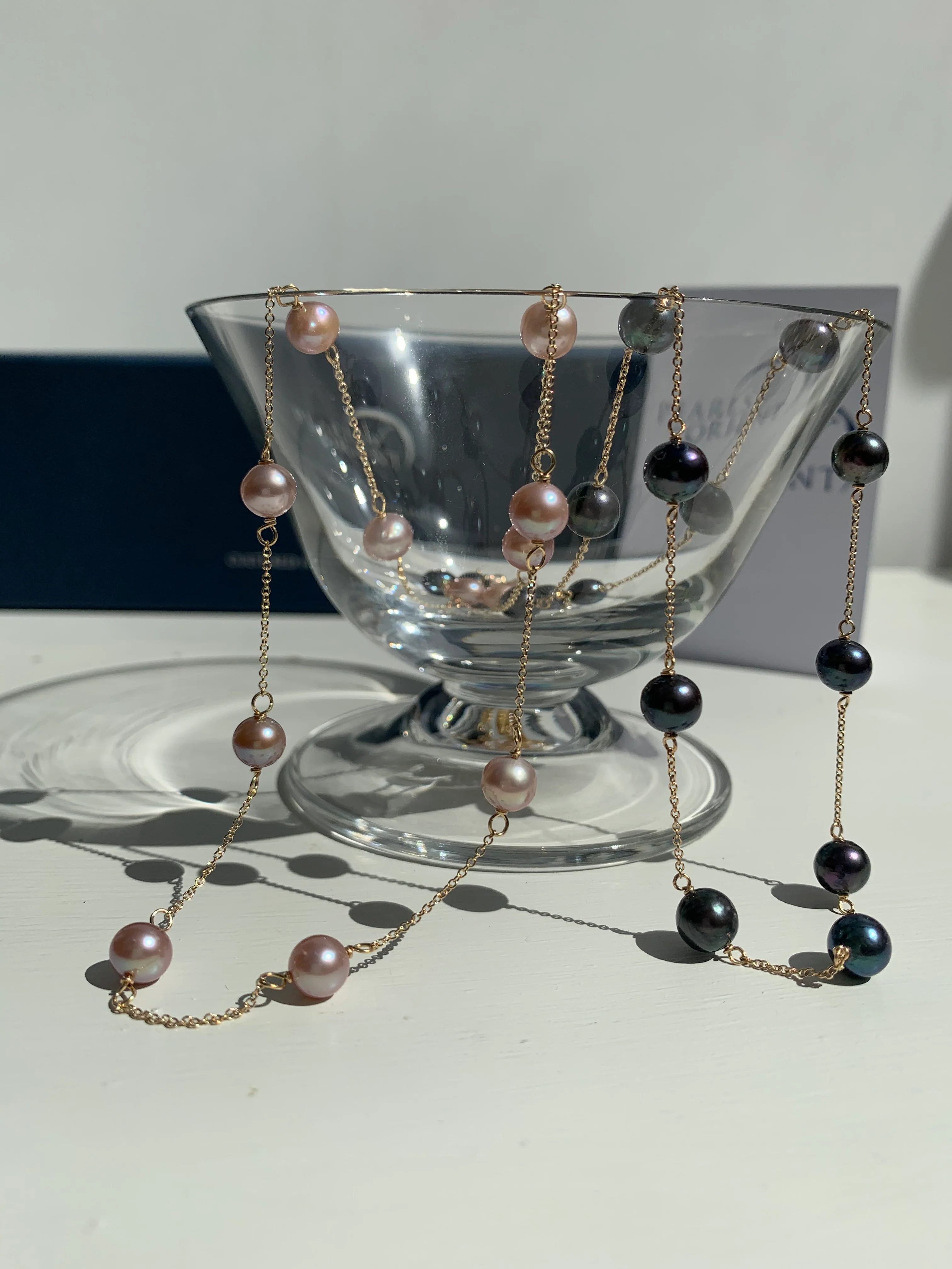 Gratia gold plated chain necklace with black cultured freshwater pearls - Image 2