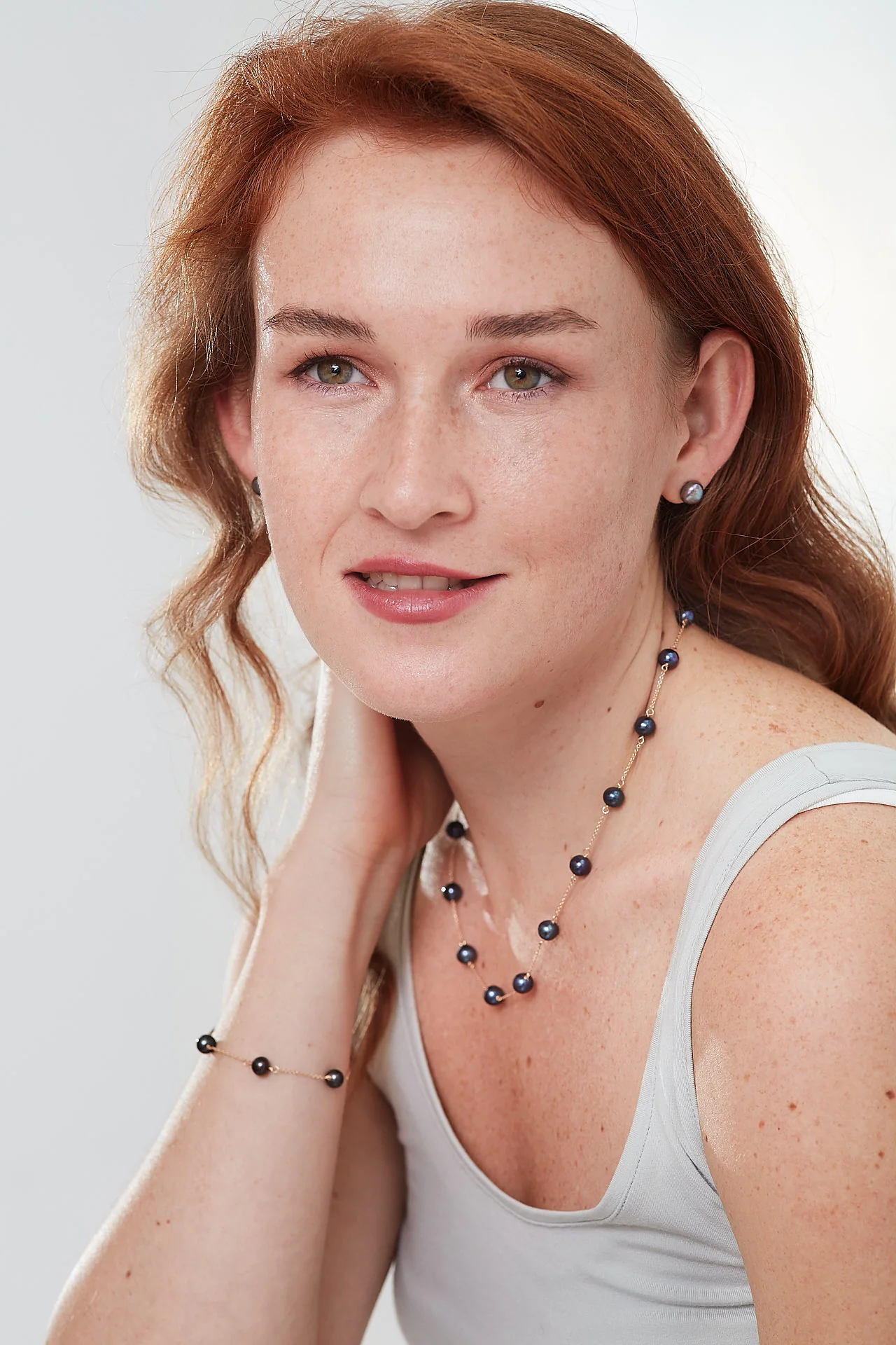 Gratia gold plated chain necklace with black cultured freshwater pearls - Image 3