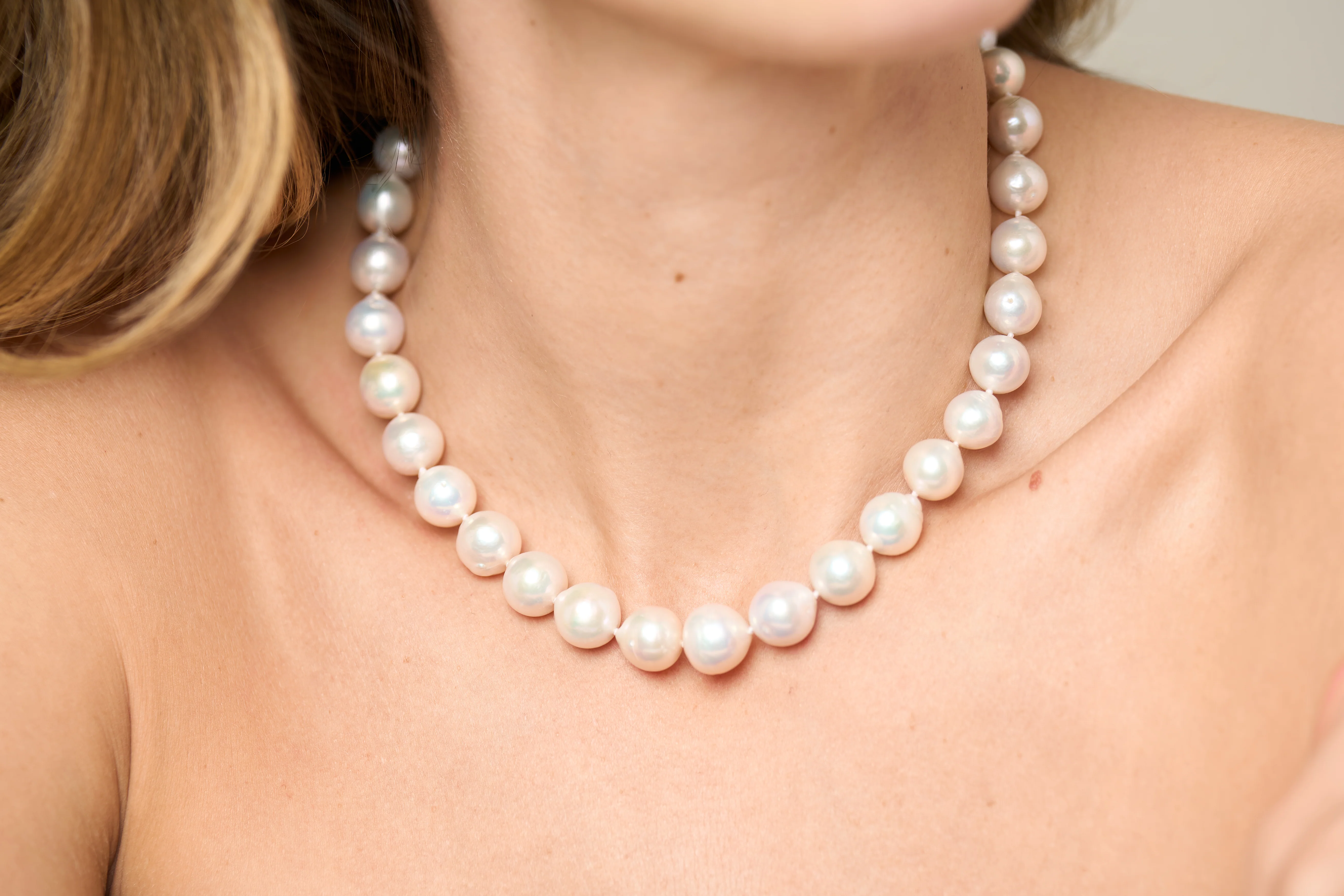 Gratia large white cultured freshwater pearl necklace with sterling silver clasp - Image 2