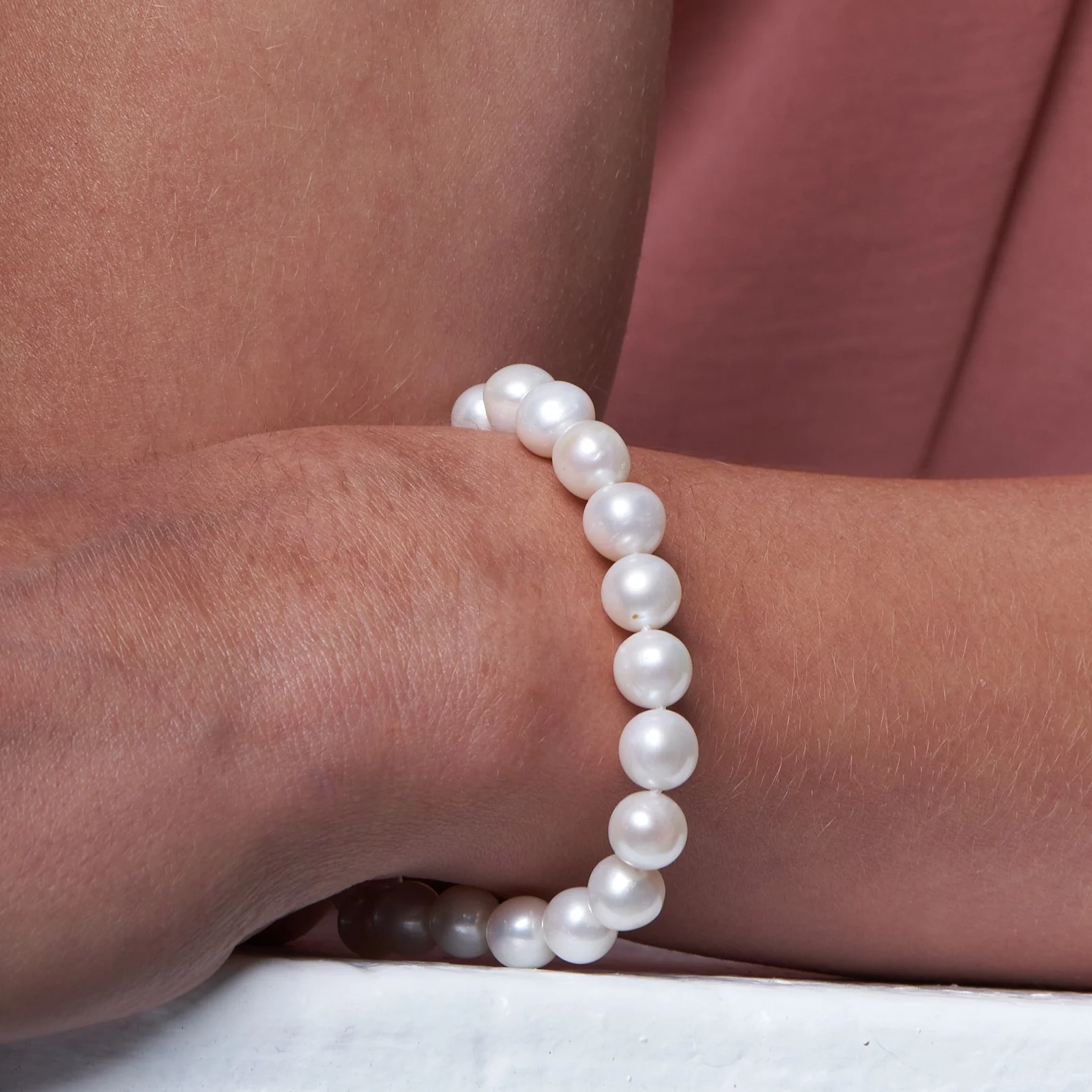 Gratia white cultured freshwater pearl bracelet with sterling silver toggle clasp - Image 2