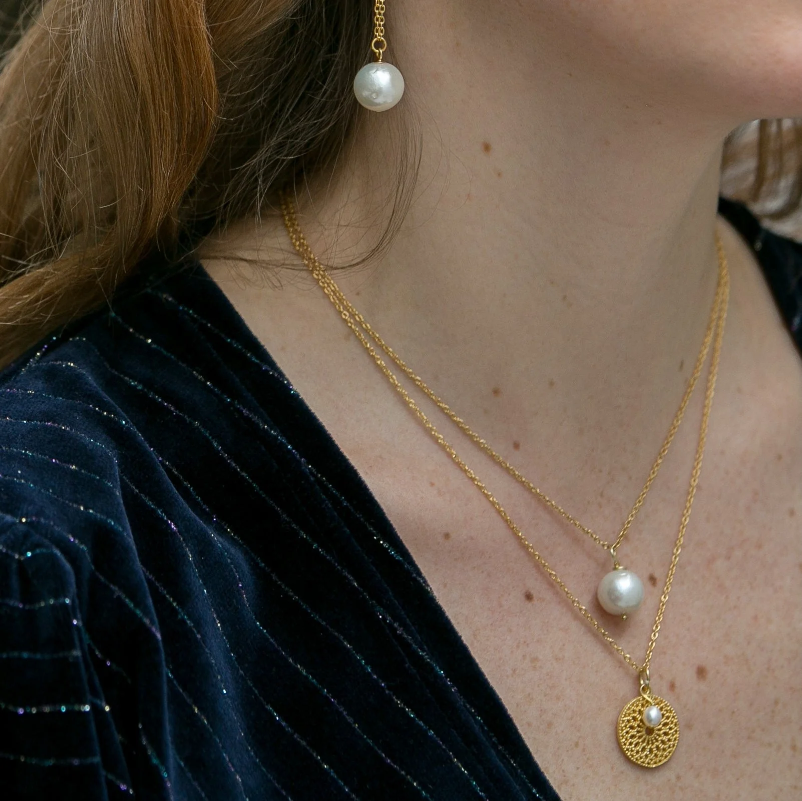 Credo almost round cultured freshwater pearl pendant on gold chain - Image 4
