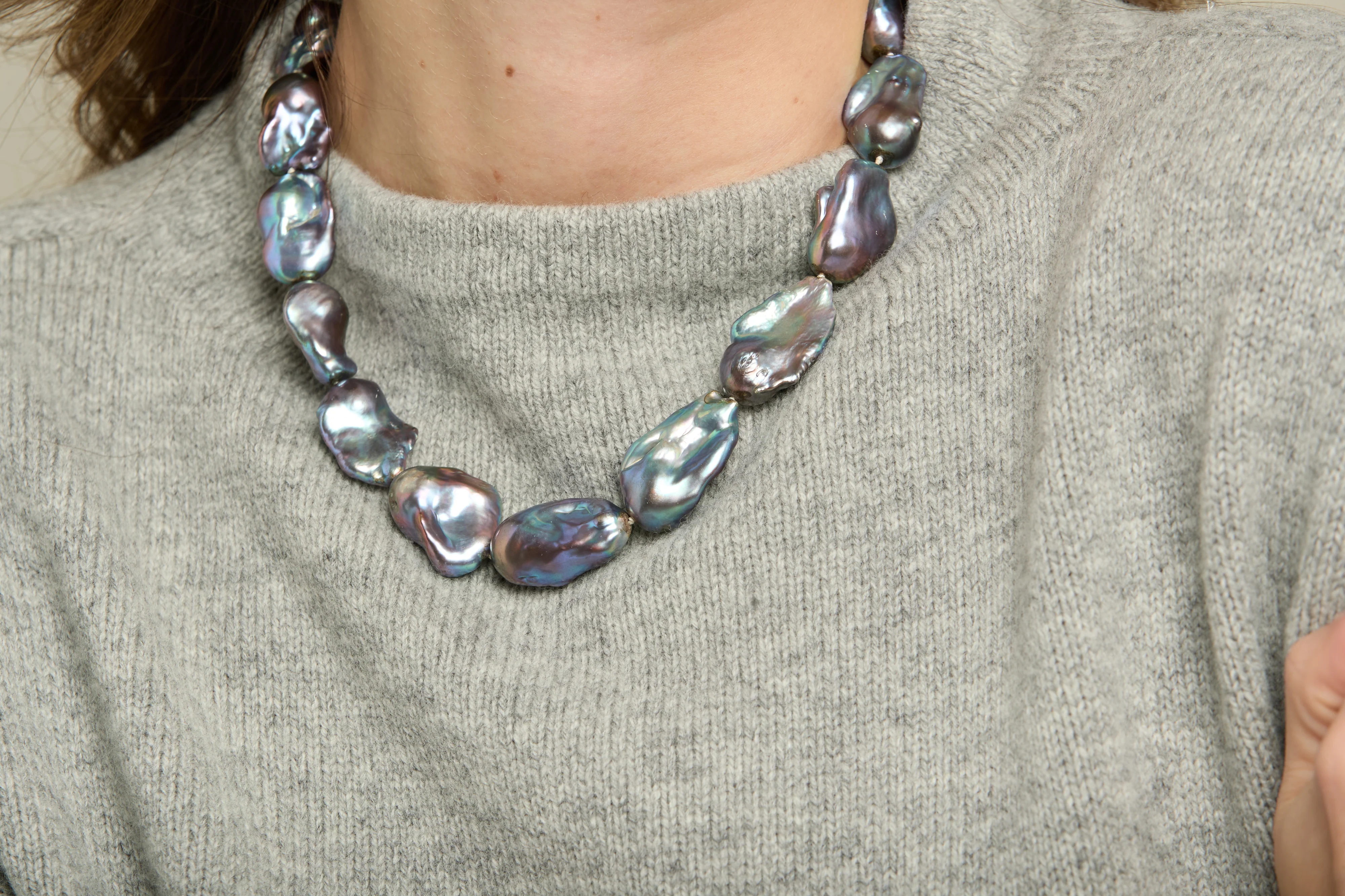 Decus large black cultured freshwater 'fireball' pearl necklace - Image 2