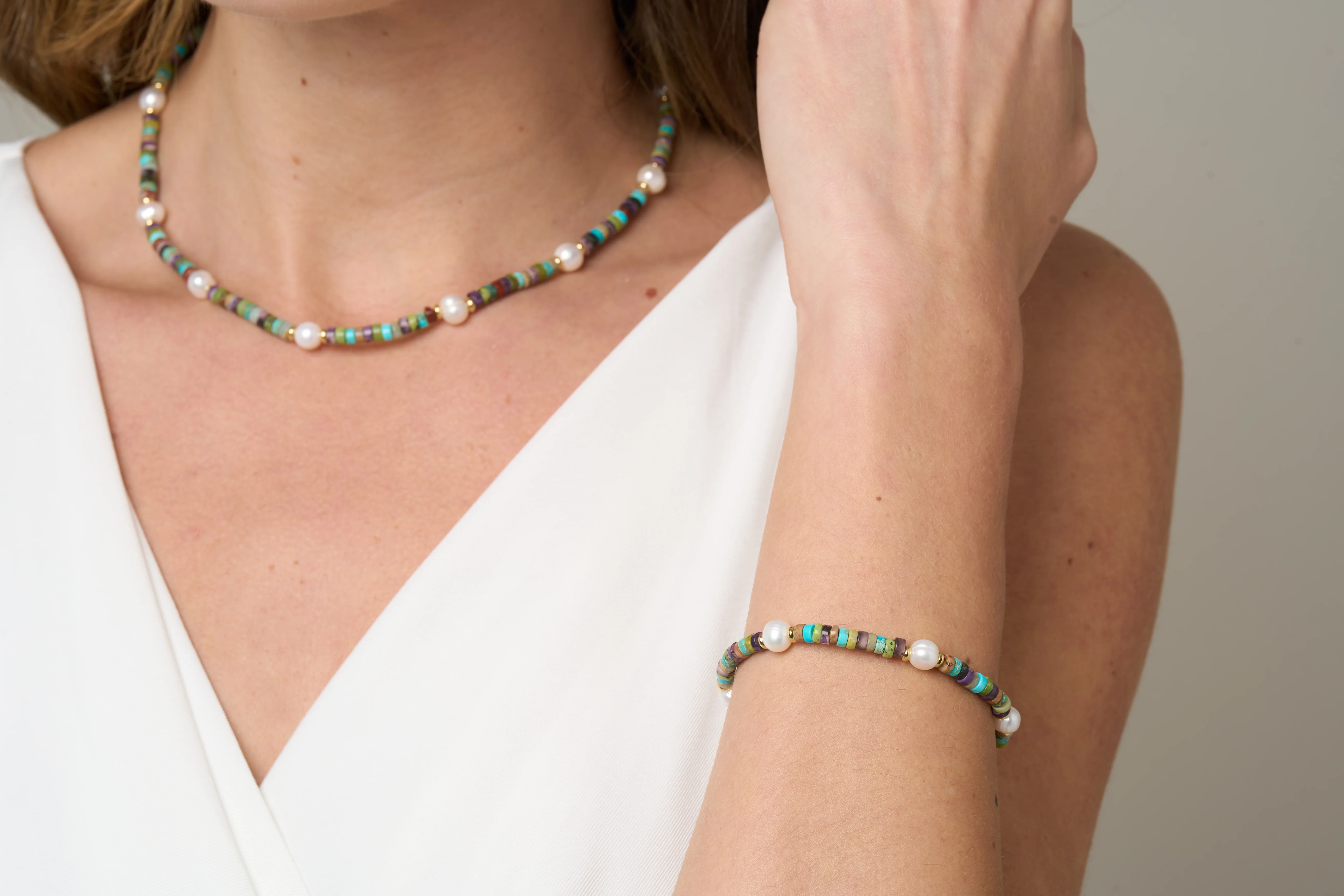 Nova oval cultured freshwater pearl necklace with blue mix jasper & gold beads - Image 3