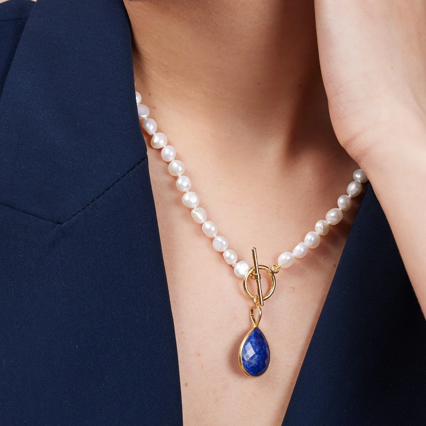 Clara cultured freshwater pearl necklace with lapis lazuli gold vermeil drop - Image 3