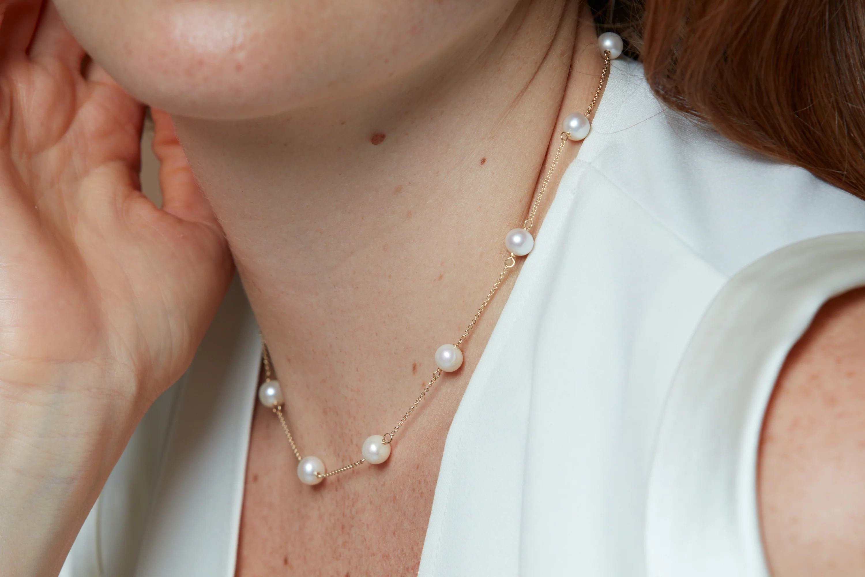Gratia gold plated chain necklace with cultured freshwater pearls - Image 3
