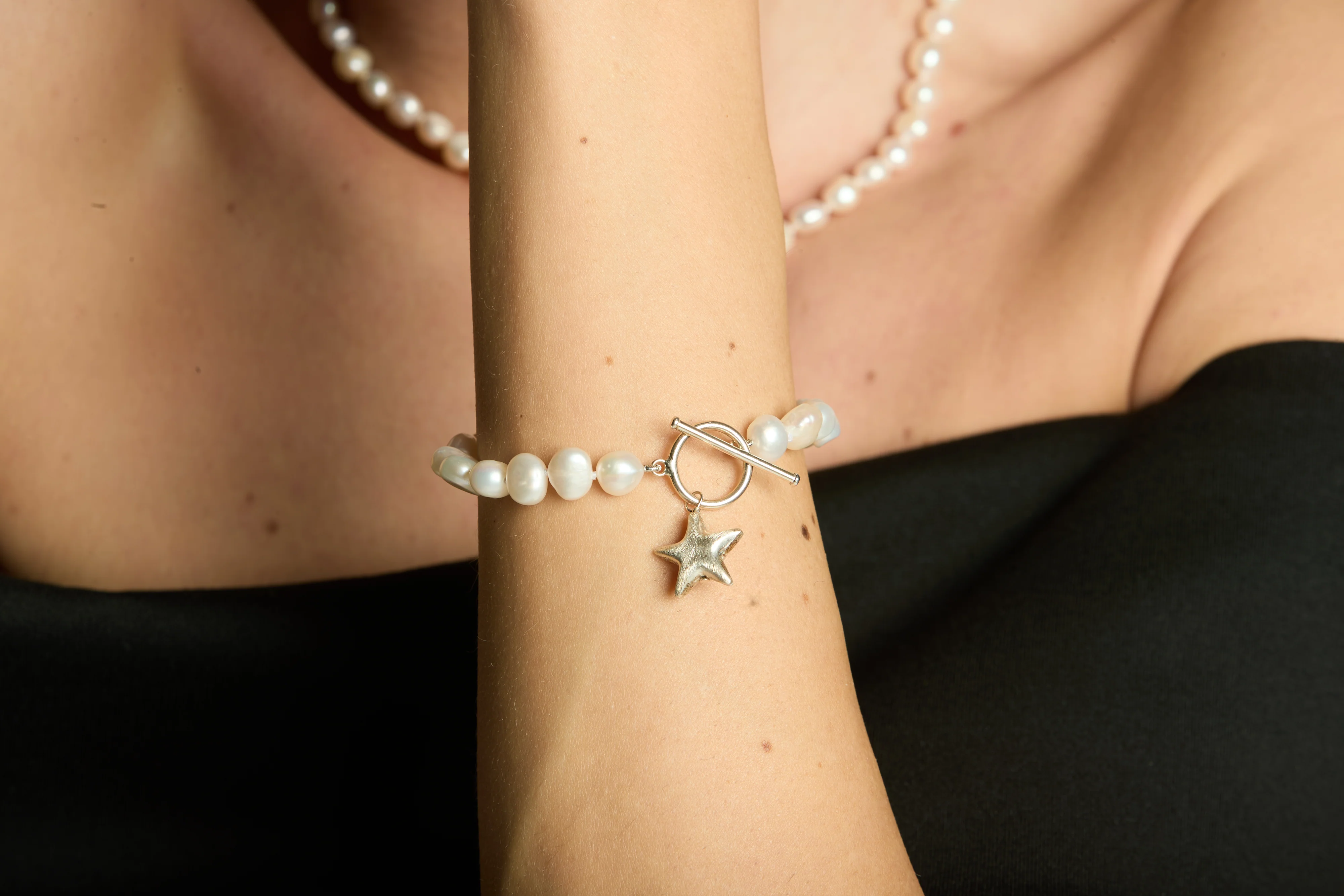 Stella cultured freshwater irregular pearl bracelet with a sterling silver star charm - Image 3