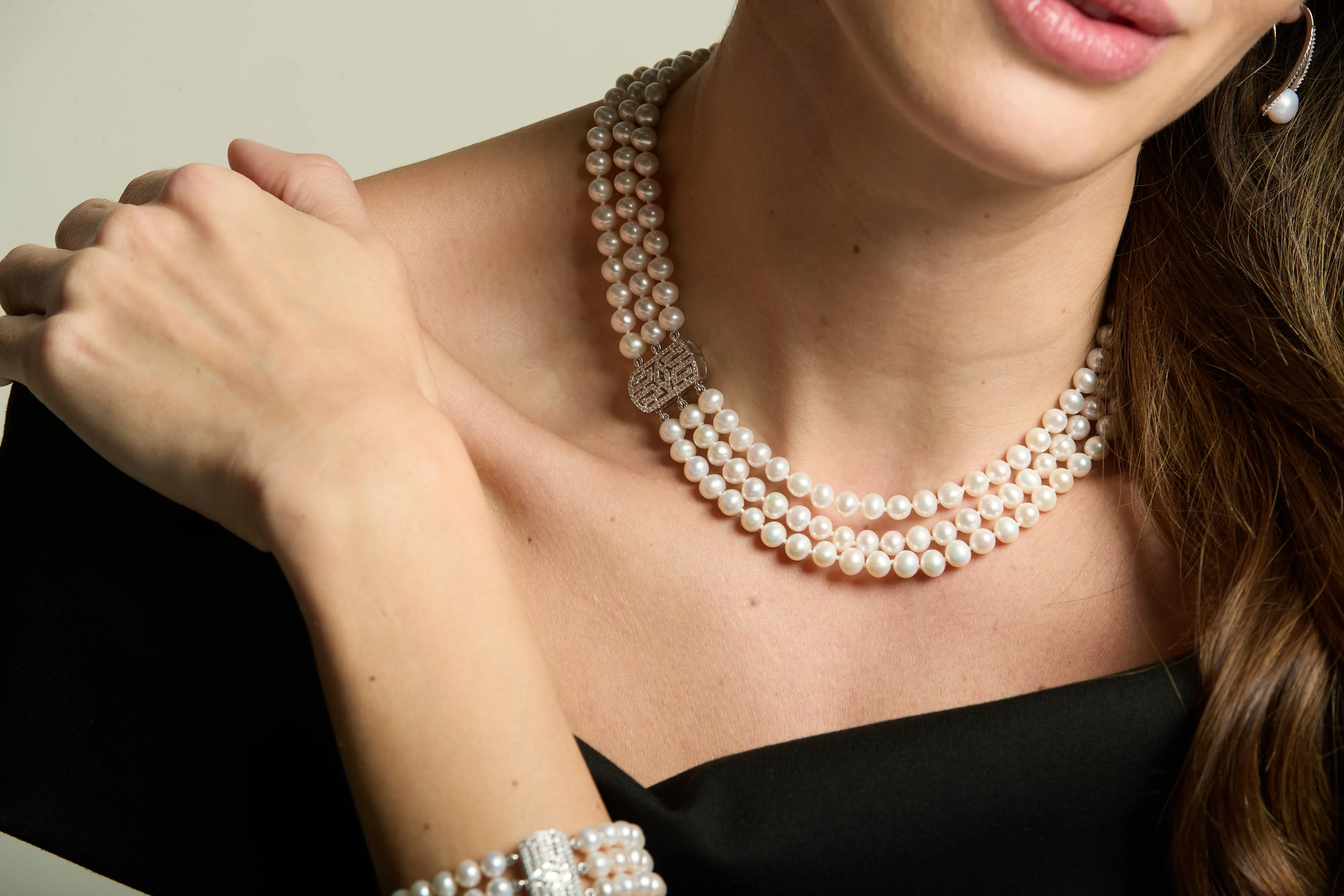 Stella triple strand cultured freshwater pearl necklace with art deco style pave clasp - Image 2
